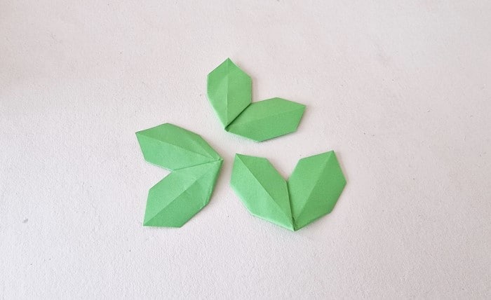 Christmas poinsettia origami craft: Step 11