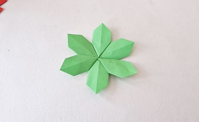 Christmas poinsettia origami craft: Step 14